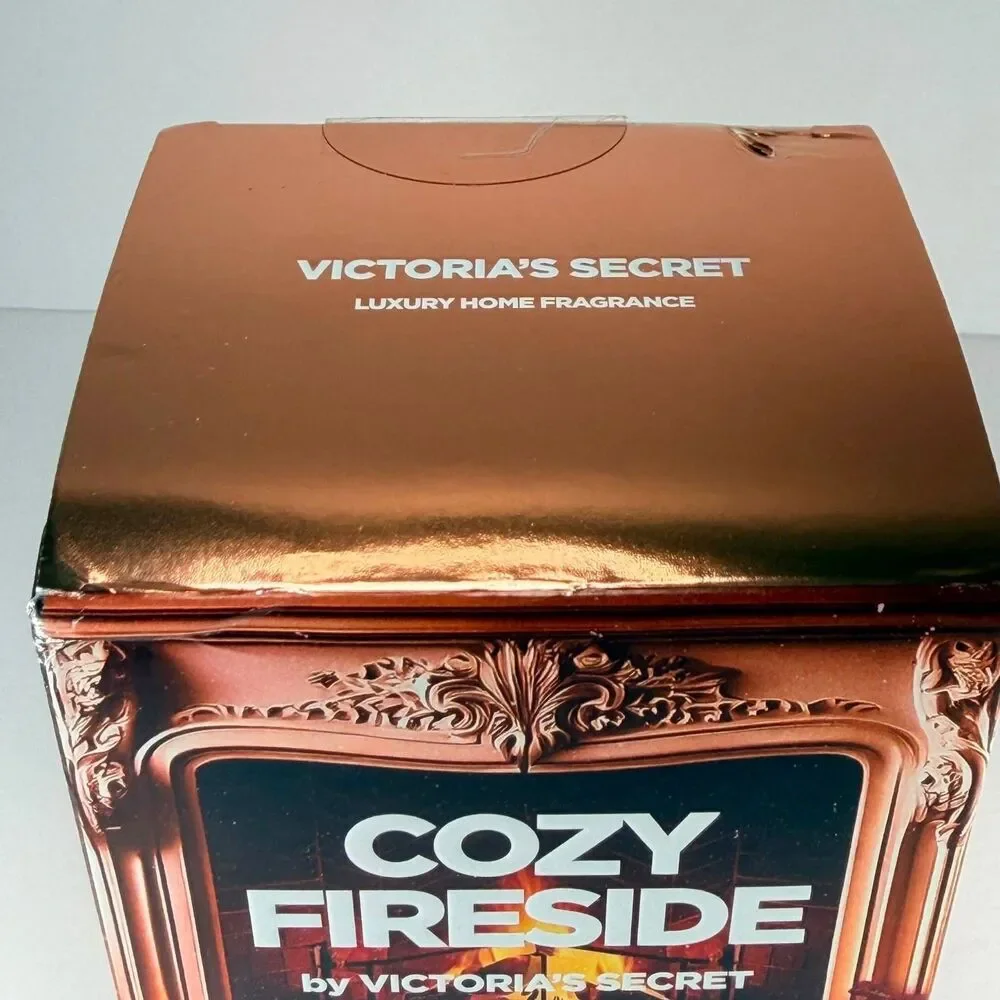 Victoria’s Secret Cozy Fireside Scented Candle – 8 oz / 226 g